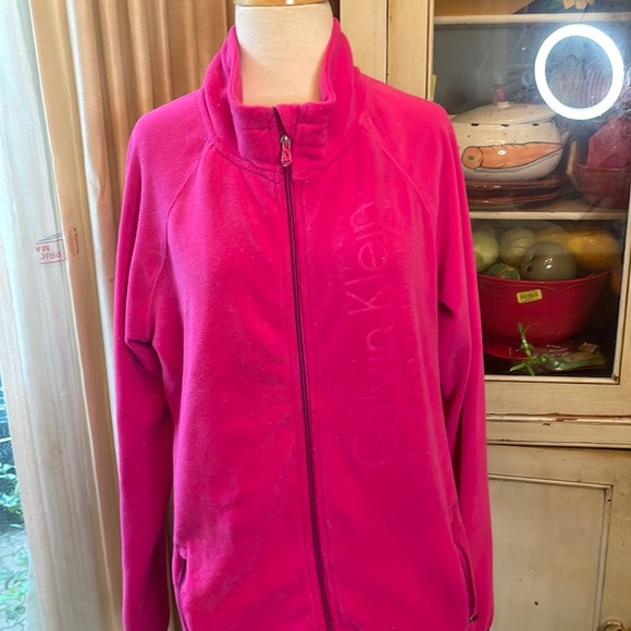 Calvin Klein - Picture 1 of 9